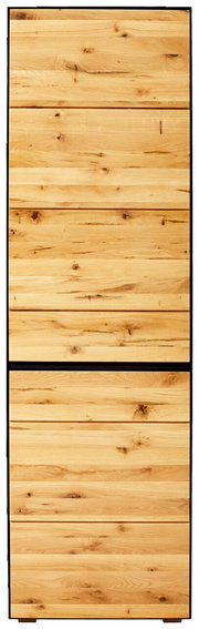 Frontansicht eines Garderobenschranks aus hellem Holz mit natürlicher Maserung.