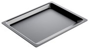 Backofenplatte in schräger Perspektive, 457 x 370 x 30 mm, aus Metall mit erhöhtem Rand.