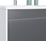 Moderner Waschplatz in Nahaufnahme mit grauer Front und weißer Oberfläche, seitliche Perspektive