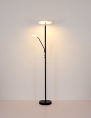 Moderner Deckenfluter mit zusätzlichem Leselicht, schwarze Metallkonstruktion, frontal abgebildet