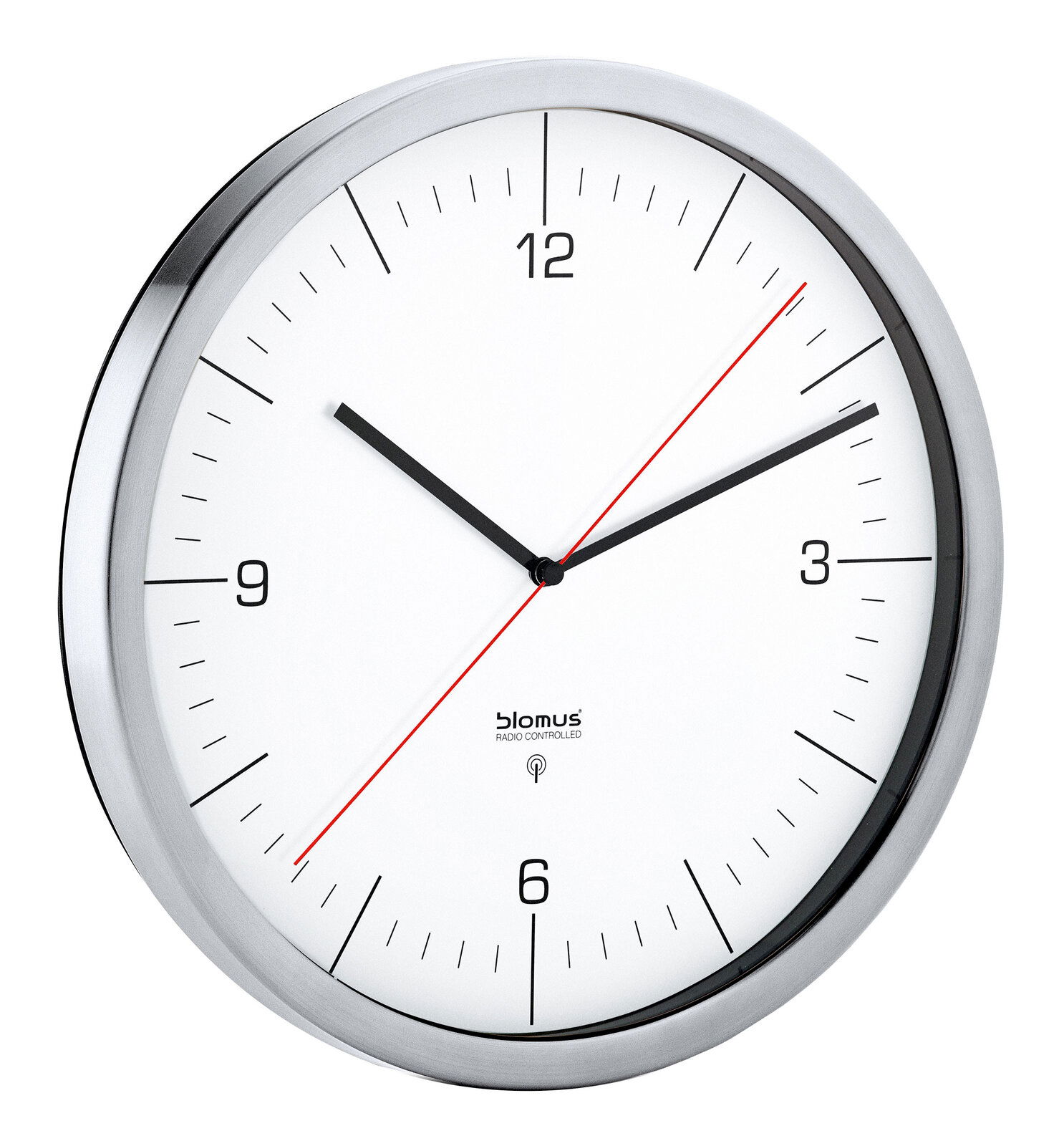 Funkuhr Crono weiß mit silbernem Rahmen, schwarzem Zifferblatt und rotem Sekundenzeiger, seitliche Perspektive