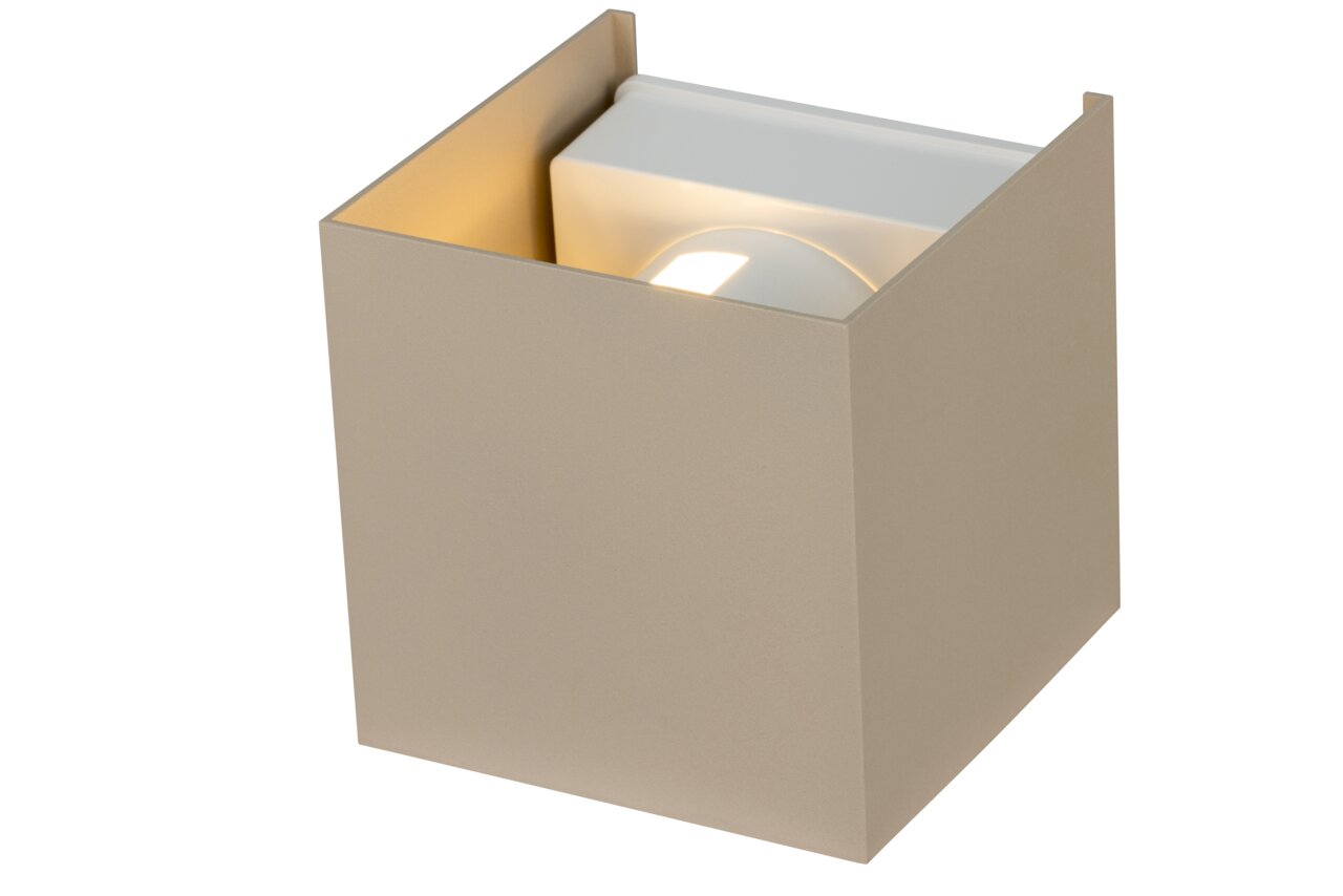 LED-Wandleuchte in quadratischer Form, seitliche Perspektive