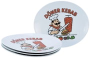 Weiße Teller mit „DÖNER KEBAB“-Aufdruck und Cartoon-Koch am Drehspieß, schräg von vorne in leichter Aufsicht fotografiert