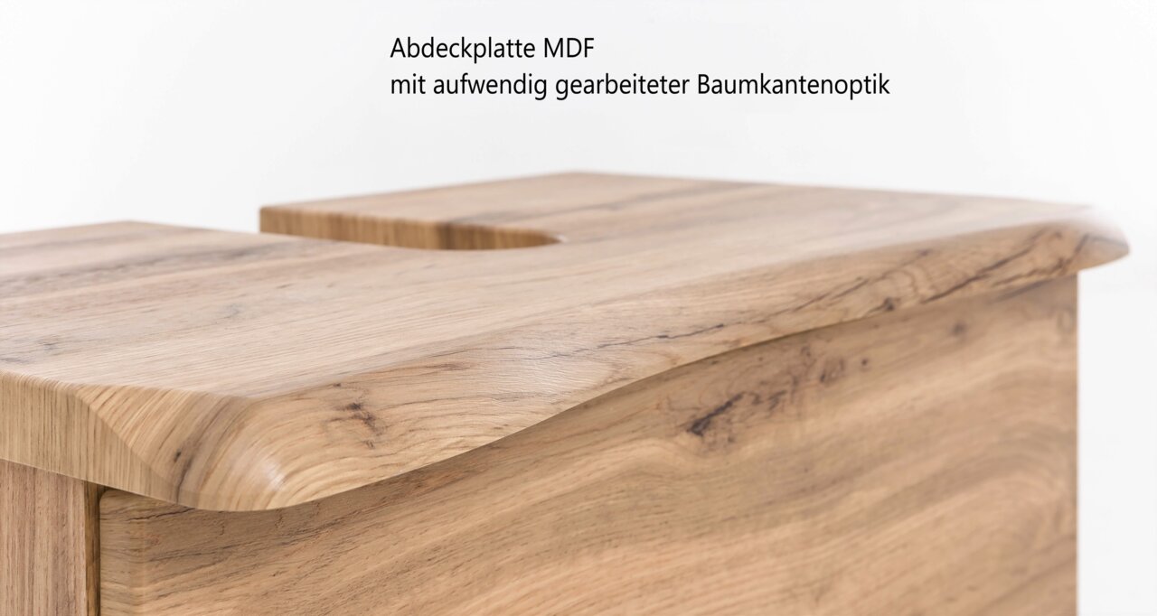 Close-up van een wastafelonderkast met een MDF-afdekplaat in ruwe-randlook, zijaanzicht