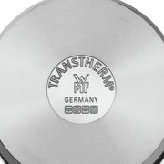 Blick von oben auf den Boden eines WMF Topfes mit TransTherm Logo und Symbolen für verschiedene Herdarten.