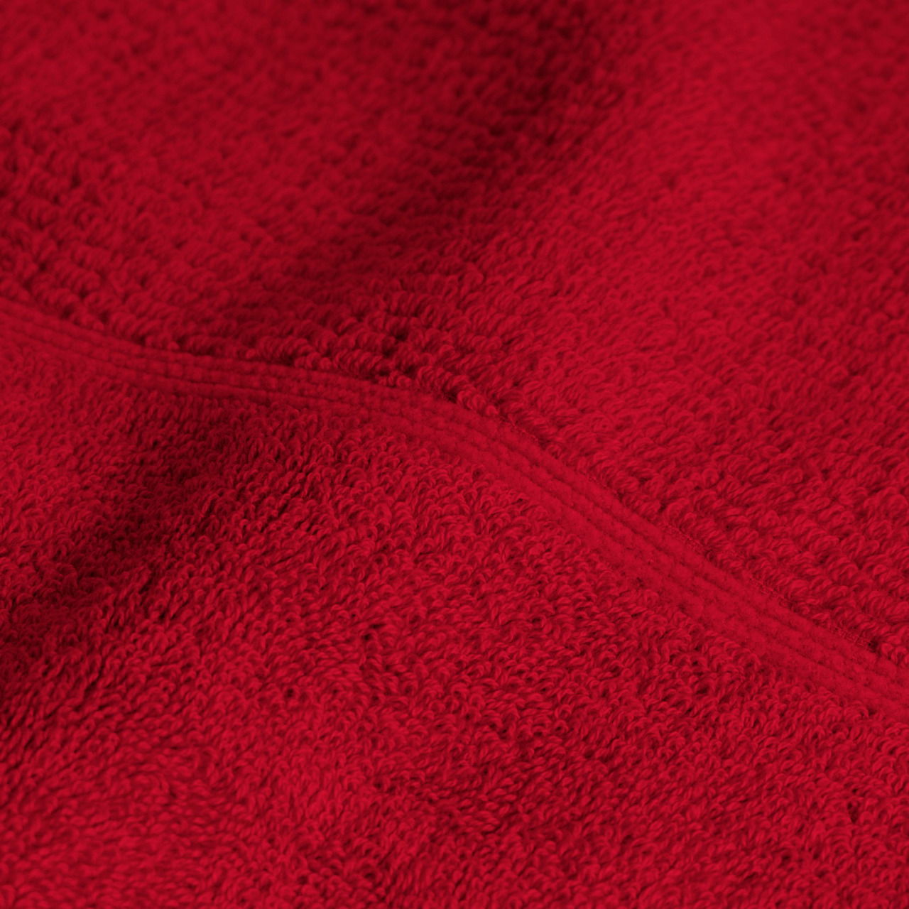 Nahaufnahme eines roten Handtuchs aus dem 4-teiligen Set Ruby, das die weiche Textur und das Material zeigt.