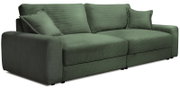 Grote, groene bank met geribbelde stoffen bekleding, twee grote zitkussens en twee rugkussens, gezien vanaf de zijkant.