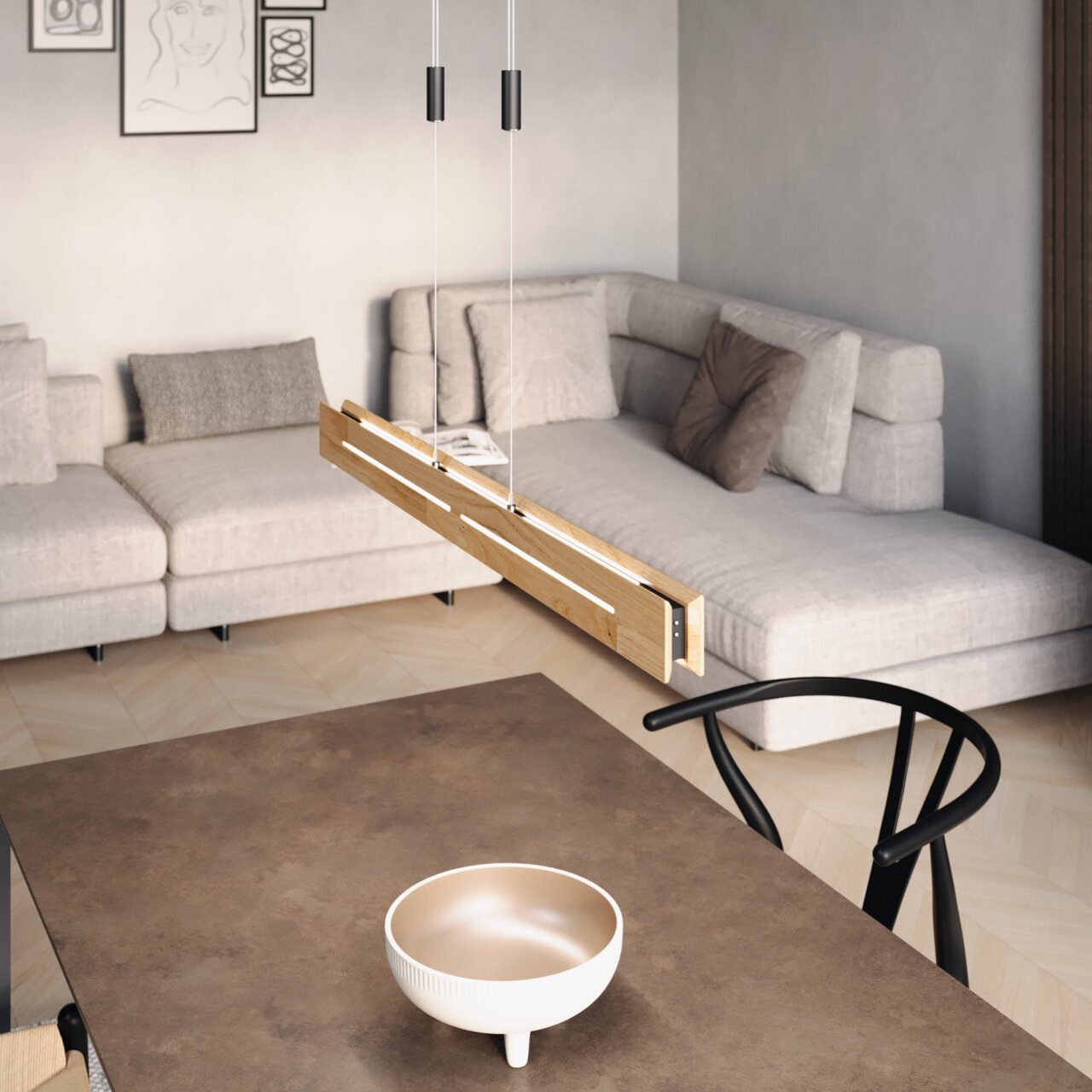 Moderne LED-Pendelleuchte aus Holz, hängend über einem Esstisch in einem stilvoll eingerichteten Wohnzimmer, seitliche Perspektive.