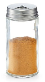 Gewürzglas mit silbernem Deckel, gefüllt mit braunem Gewürz, aus der Frontalperspektive