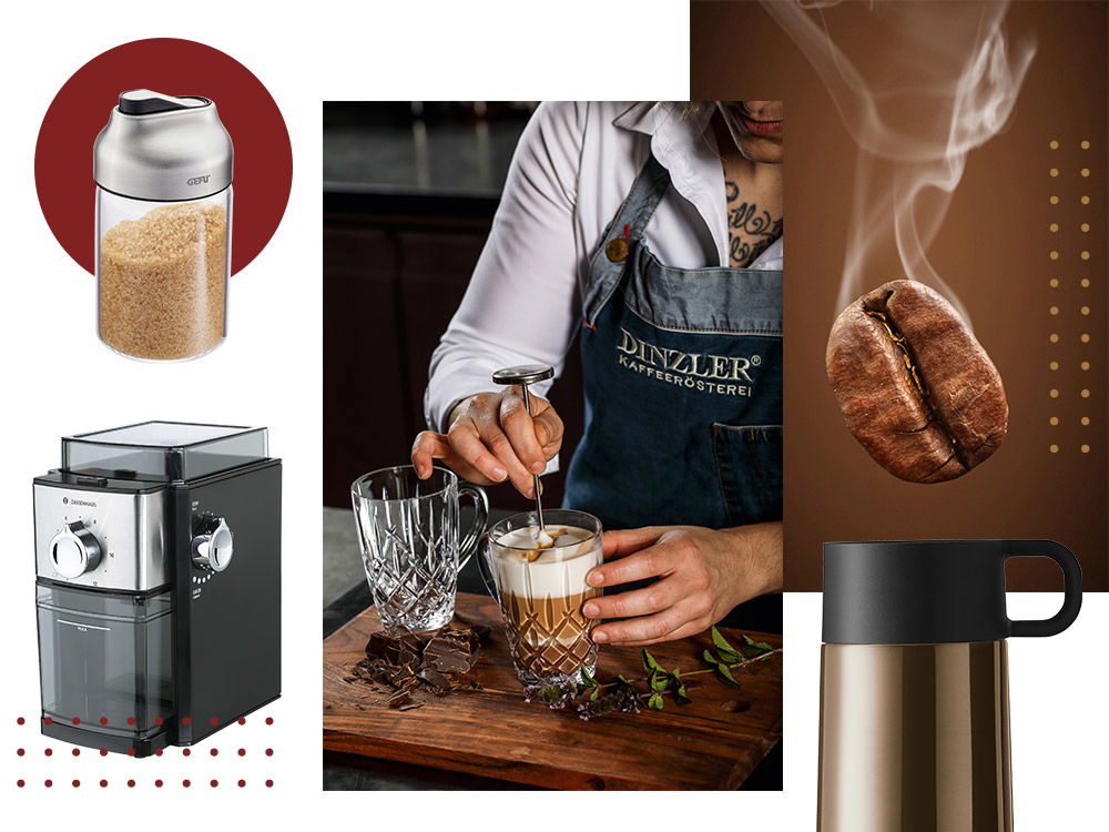 arista bereitet Kaffeegetränk in Glasbechern zu, umgeben von Kaffeemühle, Zuckerbehälter und Thermobecher.