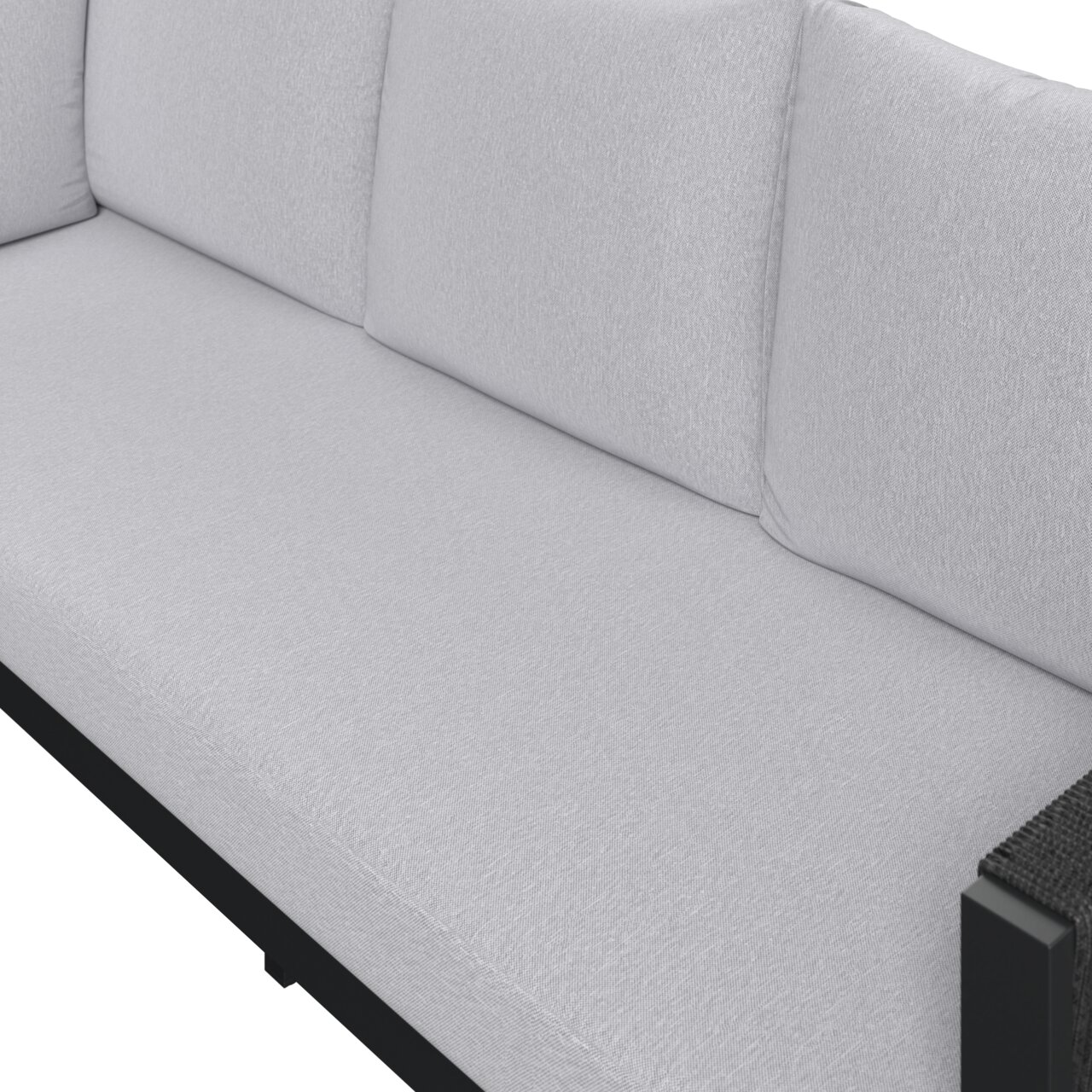 Nahaufnahme eines hellgrauen, stoffbezogenen Sofa-Sitzpolsters mit Rückenlehnenkissen, schräg von vorne oben fotografiert.