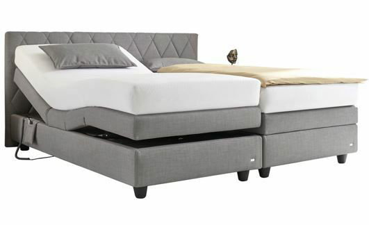 Graues Boxspringbett mit verstellbaren Matratzen, seitliche Perspektive