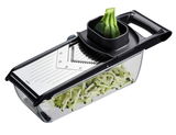 V-Hobel Julienne mit Auffangbehälter, seitliche Perspektive, Zucchini wird geschnitten