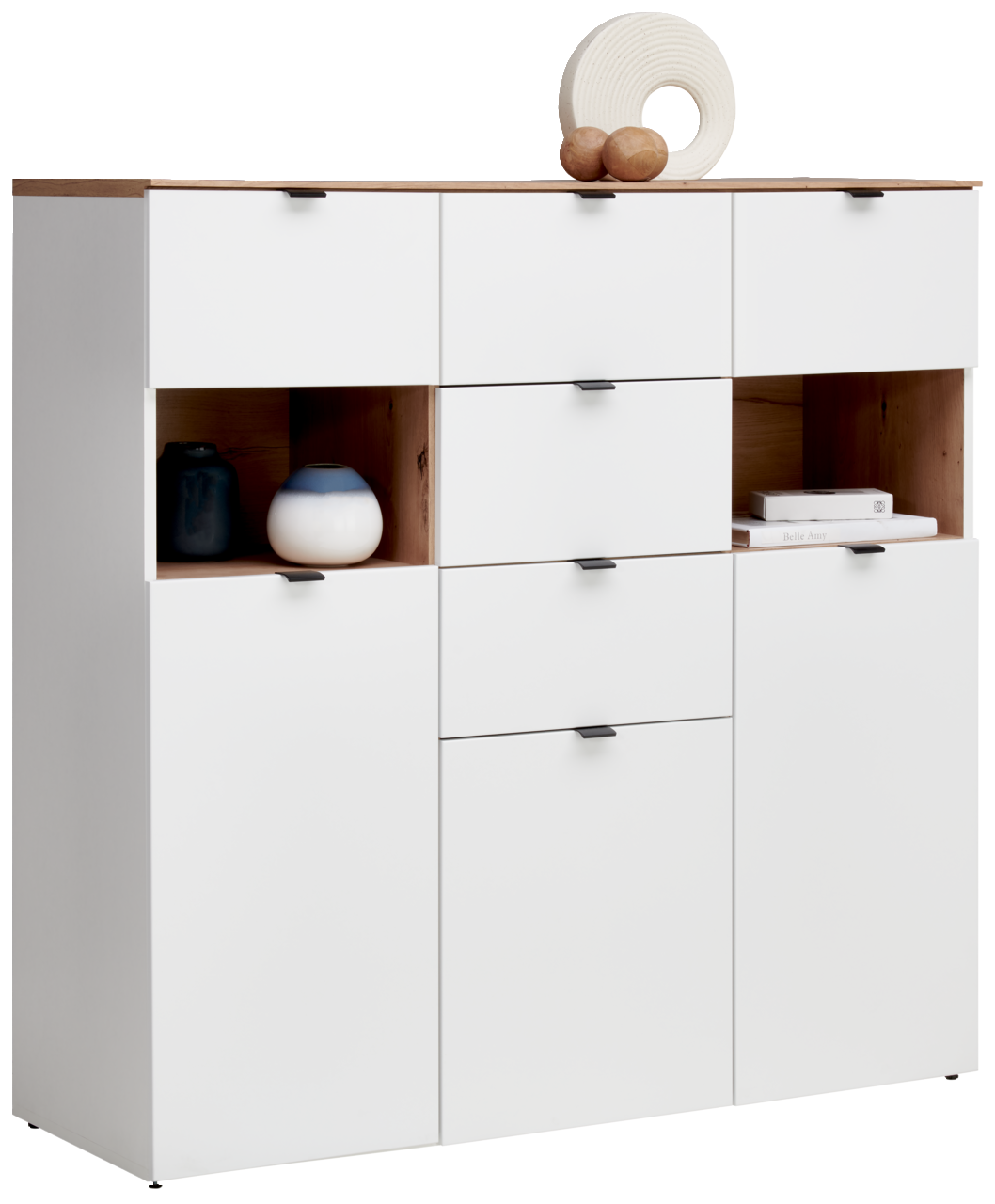 Hom´in Highboard DIANA Weißes Highboard mit Holzdetails, mehreren Schubladen und offenen Fächern, dekoriert mit Vasen und Büchern, seitliche Perspektive