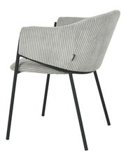 Rückansicht eines modernen Armlehnstuhls mit grauem, geripptem Stoffbezug und schwarzen Metallbeinen.