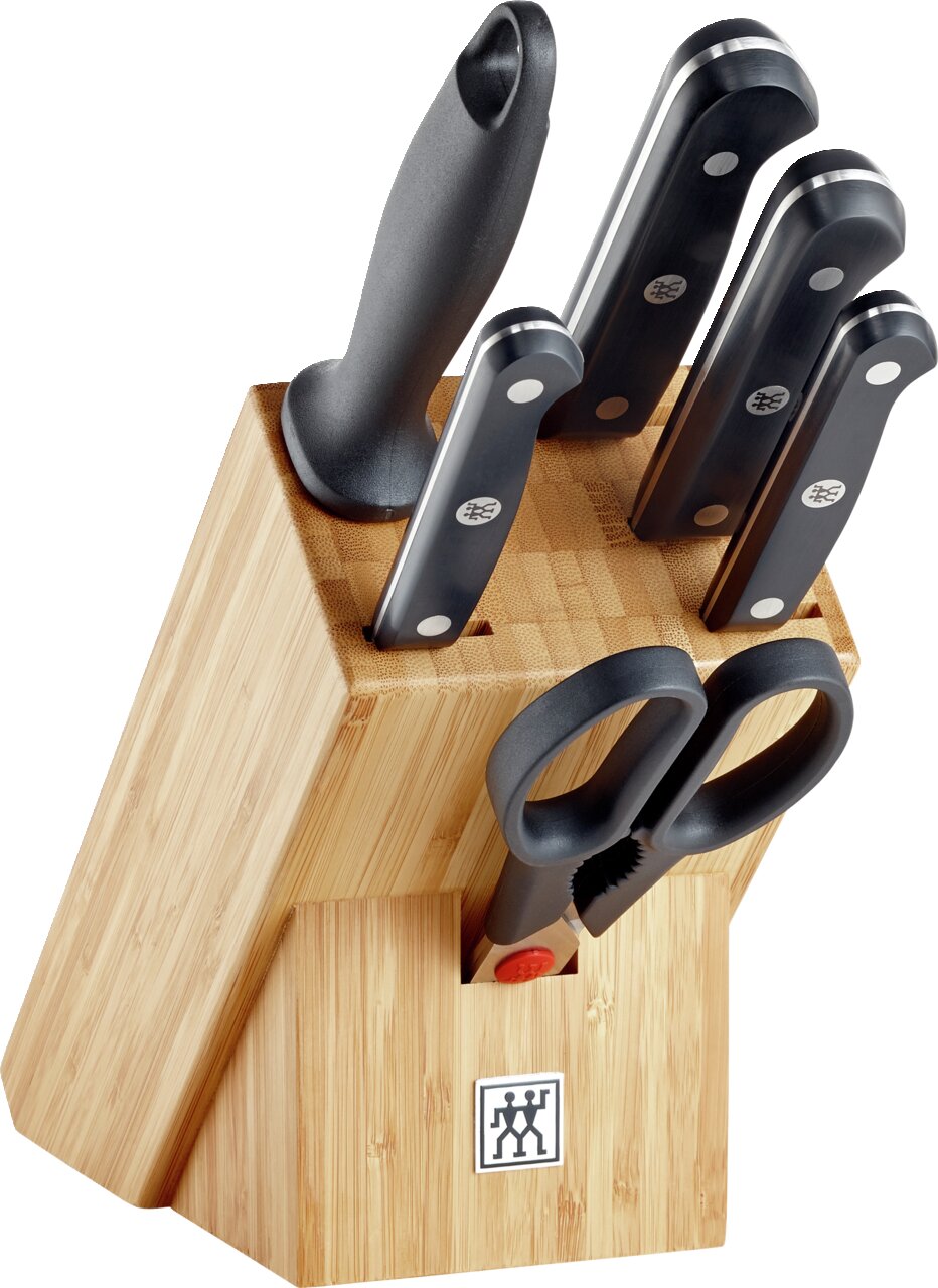 ZWILLING Messerblock, Bambus, 7-tlg. Gourmet Messerblock aus Bambus mit sieben Teilen, darunter fünf Messer und eine Schere, aus seitlicher Perspektive.