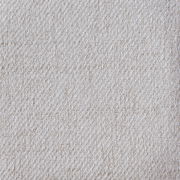 Nahaufnahme eines beigen Stoffmusters mit diagonaler Webstruktur, Draufsicht