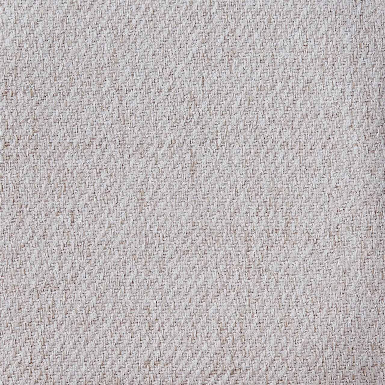 Nahaufnahme eines beigen Stoffmusters mit diagonaler Webstruktur, Draufsicht