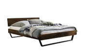 Modern houten bedframe met schuine metalen poten, zijaanzicht