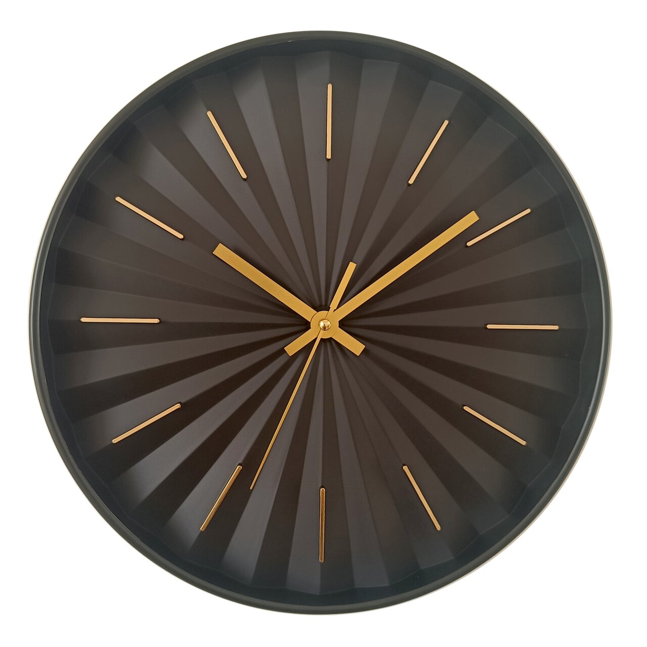 Moderne Wanduhr mit schwarzem Zifferblatt und goldenen Zeigern, frontal abgebildet