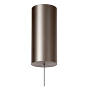 Zylindrische Pendelleuchte aus gebürstetem Metall in Silber/Chrom, freigestellt auf weißem Hintergrund, Frontansicht mit leichtem Blick von unten auf die Unterseite und sichtbarem Kabel