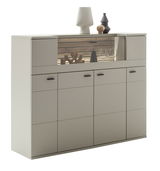 Modernes Highboard in Beige mit mehreren Schubladen und Türen, dekoriert mit Vasen und Gläsern, seitliche Perspektive