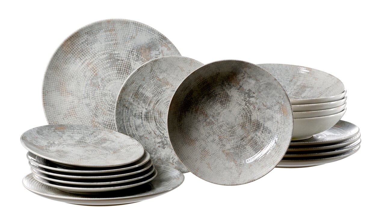 Ritzenhoff & Breker Tafelservice 18-tlg. CECINA Ein 18-teiliges Geschirrset mit einem modernen, grauen Mosaikmuster, bestehend aus flachen und tiefen Tellern, aus einer leicht erhöhten Perspektive fotografiert.
