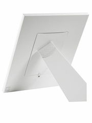 Rückansicht eines weißen Bilderrahmens 13x18 cm mit Aufsteller.