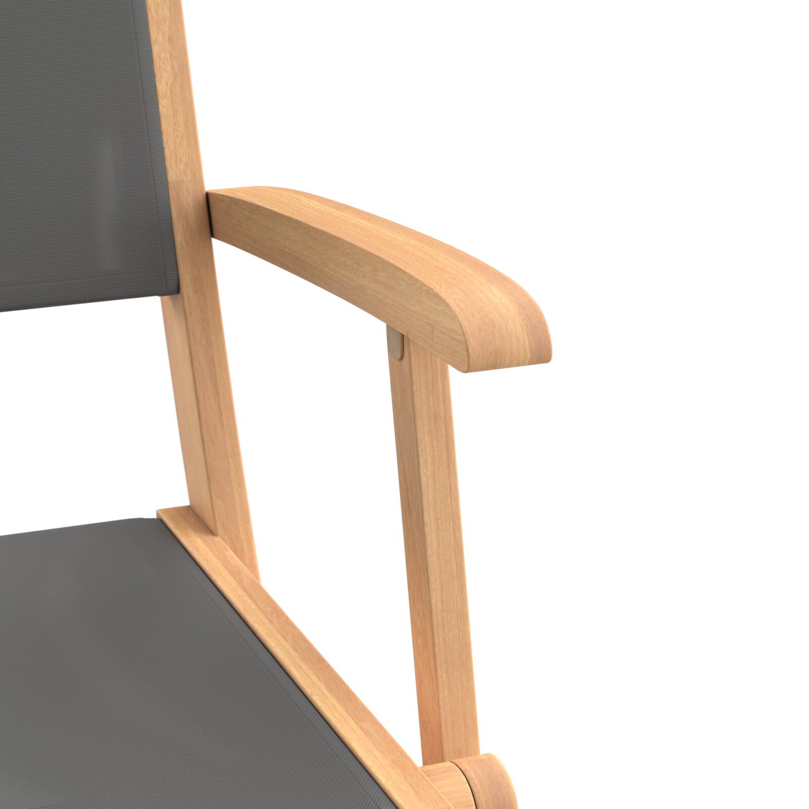 Nahaufnahme eines Gartenstuhls mit Holzarmlehne und grauer Sitzfläche, seitliche Perspektive