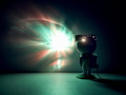 Astronautenfiguur met led-lichtprojectie op de muur, zijaanzicht