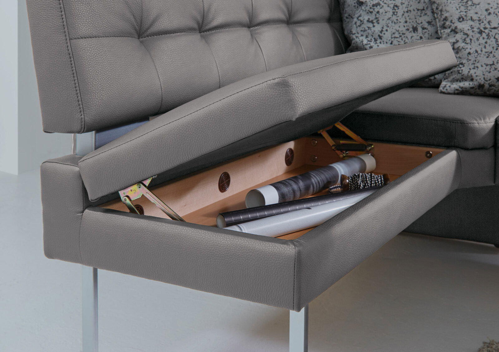 Dieter Knoll Eckbank LIMONE Graue Eckbank mit aufklappbarem Sitz und Stauraum, seitliche Perspektive