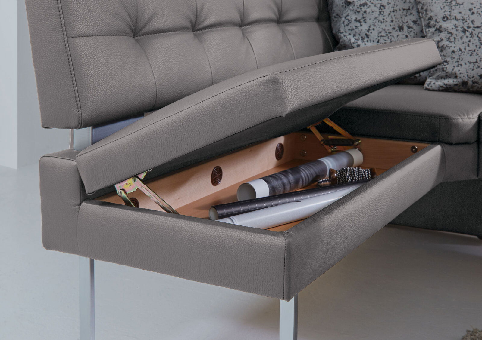 Dieter Knoll Eckbank LIMONE Graue Eckbank mit aufklappbarem Sitz und Stauraum, seitliche Perspektive