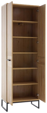 Offener Garderobenschrank aus Holz mit mehreren Regalböden, seitliche Perspektive