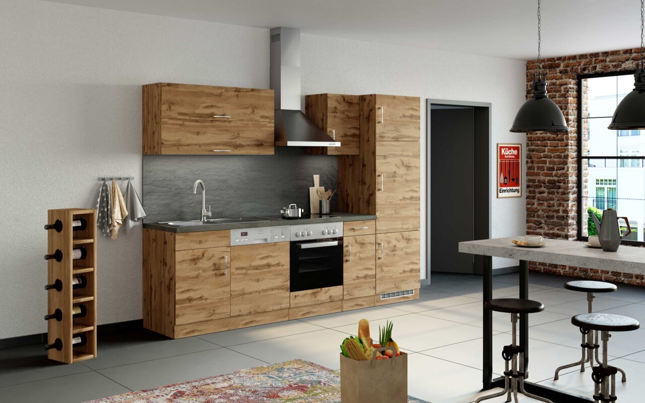 Moderne Küchenzeile in Holzoptik mit eingebautem Herd, Spüle und Dunstabzugshaube, seitliche Perspektive