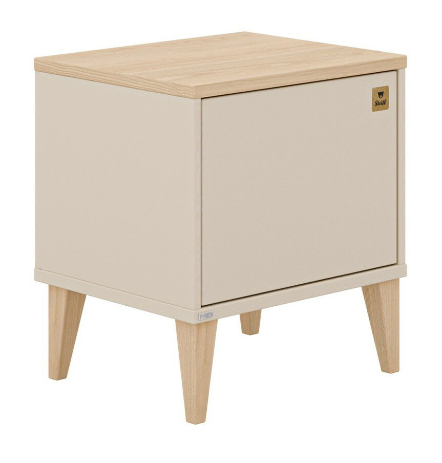 Nachtkonsole aus hellem Holz mit beiger Front, schräg von vorne fotografiert