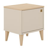 Nachtkonsole aus hellem Holz mit beiger Front, schräg von vorne fotografiert