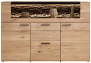 Frontale Ansicht eines modernen Highboards aus Holz mit mehreren Schubladen und Fächern, dekoriert mit Vasen und einer Skulptur.