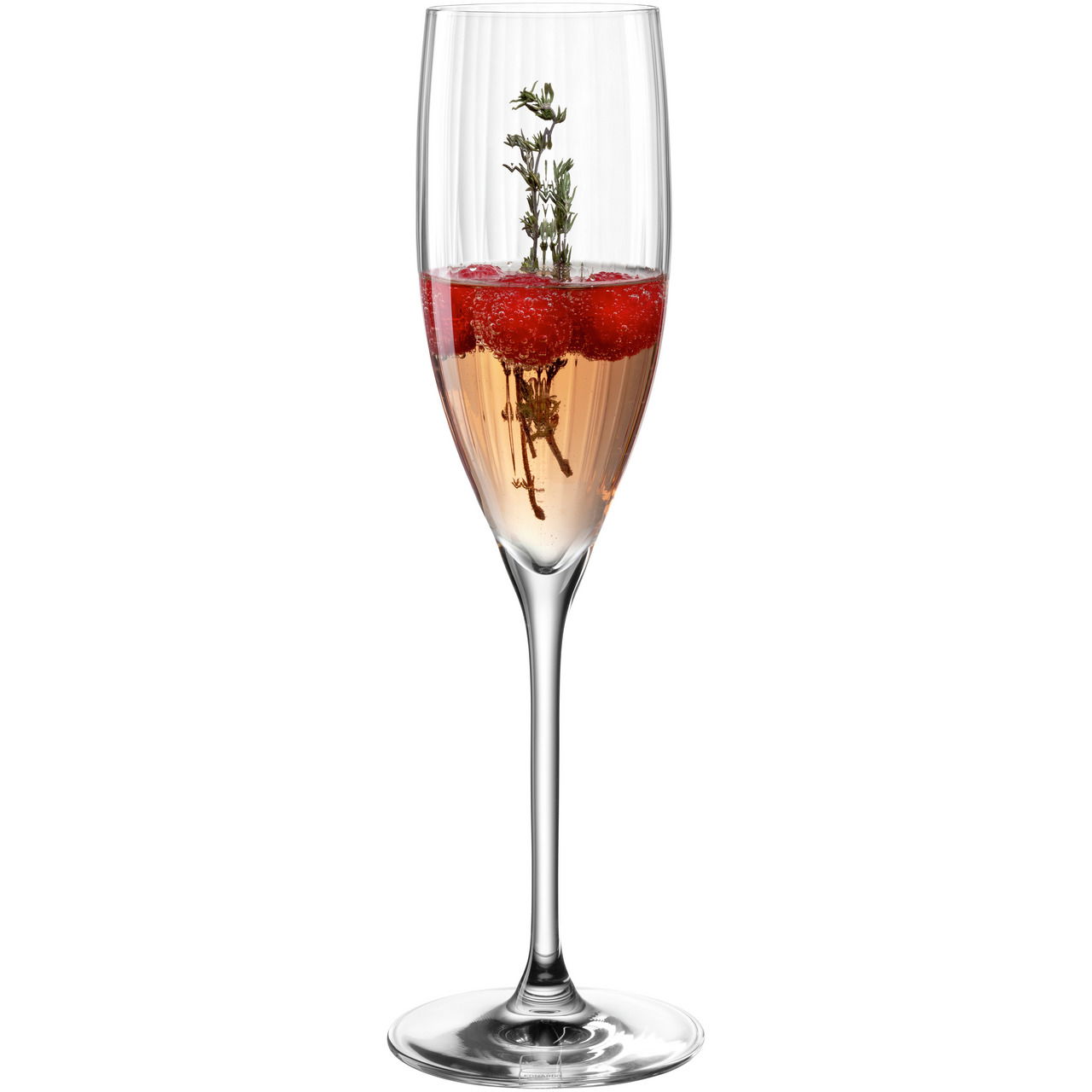 Sektglas POESIA 250ml mit roséfarbenem Getränk, Himbeeren und Thymianzweig, seitliche Perspektive
