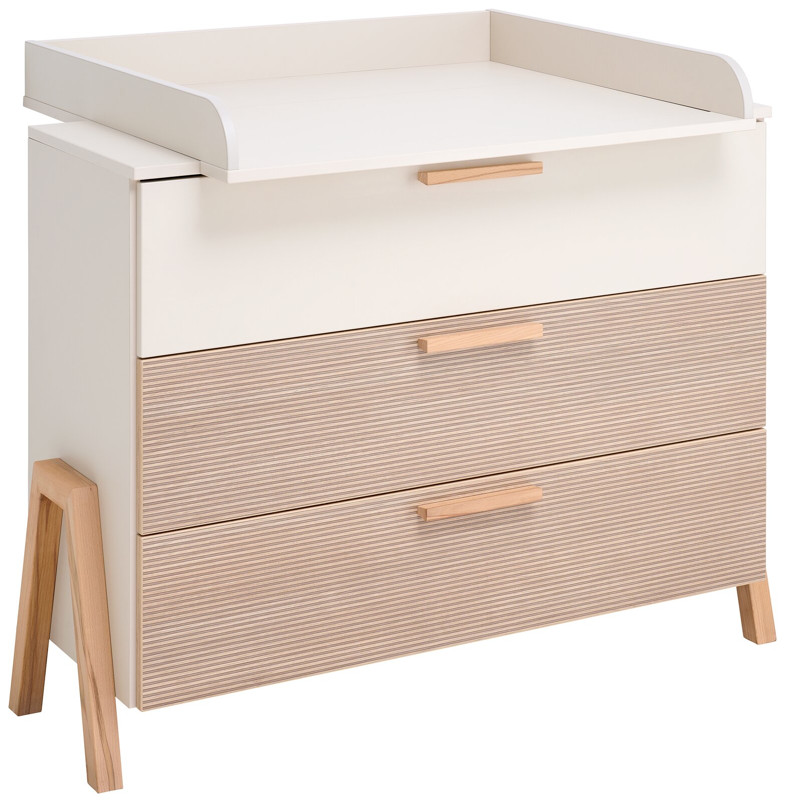 Weiße Wickelkommode mit drei Schubladen und Holzgriffen, seitliche Perspektive