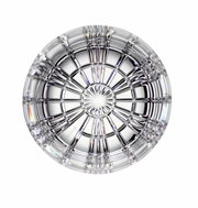 Ansicht von oben auf ein kunstvoll geschliffenes Glas mit strahlenförmigem Muster.