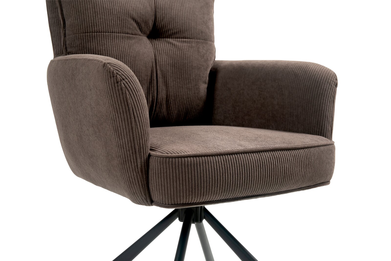 Close-up van een moderne fauteuil met een bruine, geribbelde stoffen bekleding en een zwart metalen frame, gezien vanaf de zijkant.