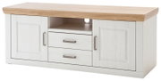 Weißes TV-Lowboard im Landhausstil mit naturfarbener Holzplatte, zwei Türen, zwei Schubladen und offenem Fach mit Kabeldurchlass, Ansicht schräg von vorne
