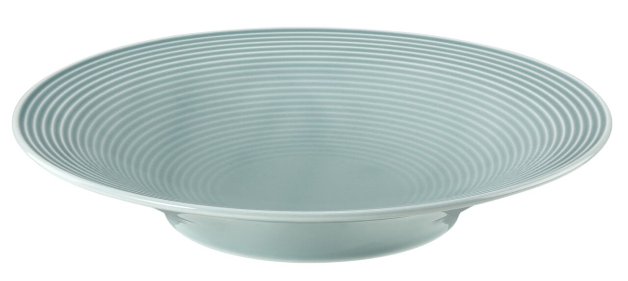Seltmann Weiden Suppenteller BEAT Runder Suppenteller mit einem Durchmesser von 22,5 cm in einer schrägen Perspektive, die die gerippte Struktur und das elegante Design hervorhebt.