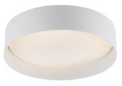 Ronde, witte led-plafondlamp met vlakke lichtverspreider, vrijstaand op een witte achtergrond, schuin van onderaf gezien.
