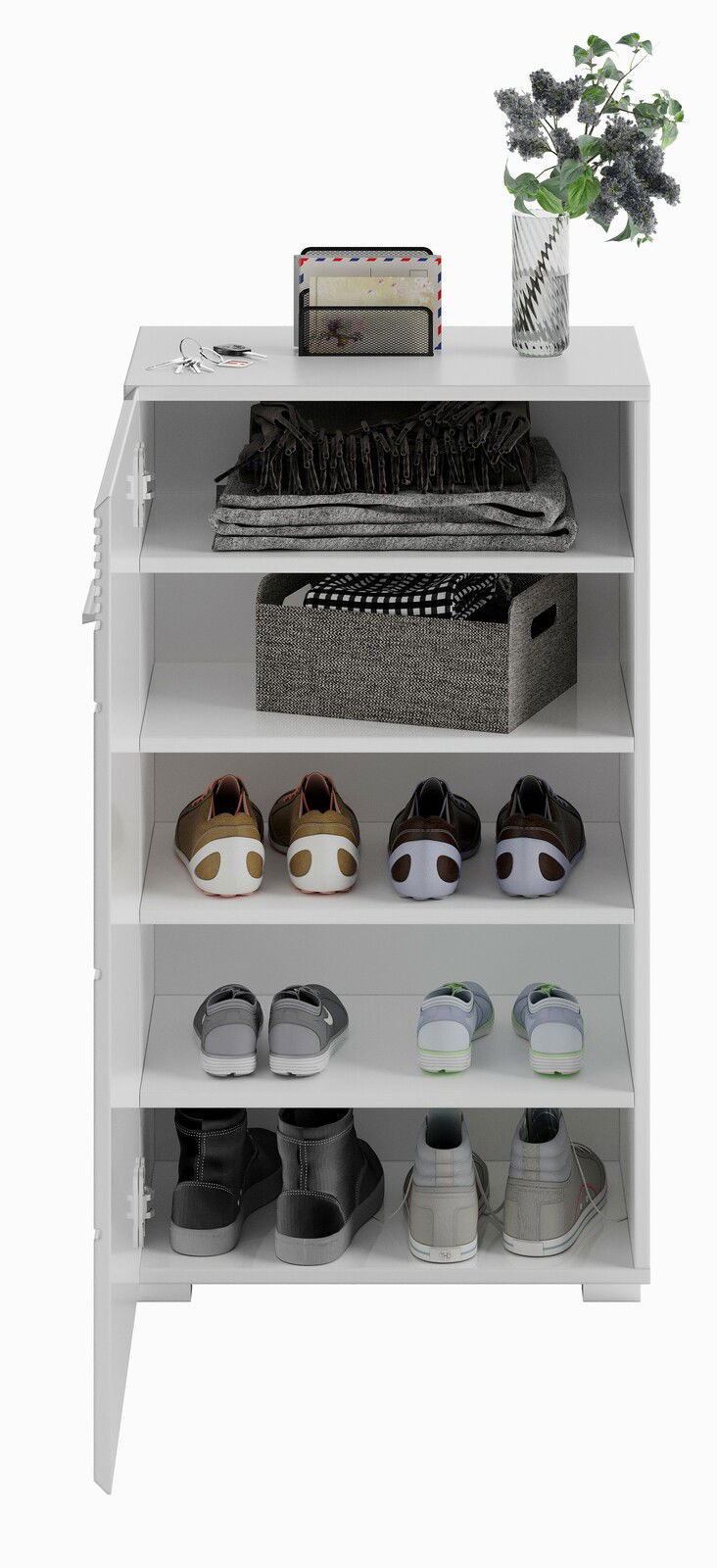 Weiße Schuhkommode mit mehreren Fächern, gefüllt mit Schuhen, einem Korb und Dekorationen, aus frontaler Perspektive.