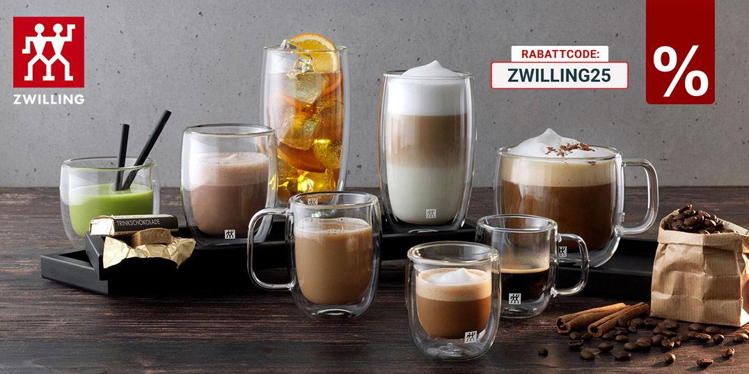 Zwilling Gläser mit verschiedenen Kaffee- und Teespezialitäten auf dunkler Holzoberfläche, stilvoll arrangiert.