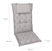 Gepolsterte Hochlehner-Stuhlauflage in Grau mit geometrischem Muster und Kopfkissen, Maße ca. 72 x 50 cm, Sitzfläche ca. 48 cm, Polsterstärke ca. 7 cm, Ansicht von vorne in leichter Schrägperspektive.