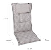 Gepolsterte Hochlehner-Stuhlauflage in Grau mit geometrischem Muster und Kopfkissen, Maße ca. 72 x 50 cm, Sitzfläche ca. 48 cm, Polsterstärke ca. 7 cm, Ansicht von vorne in leichter Schrägperspektive.