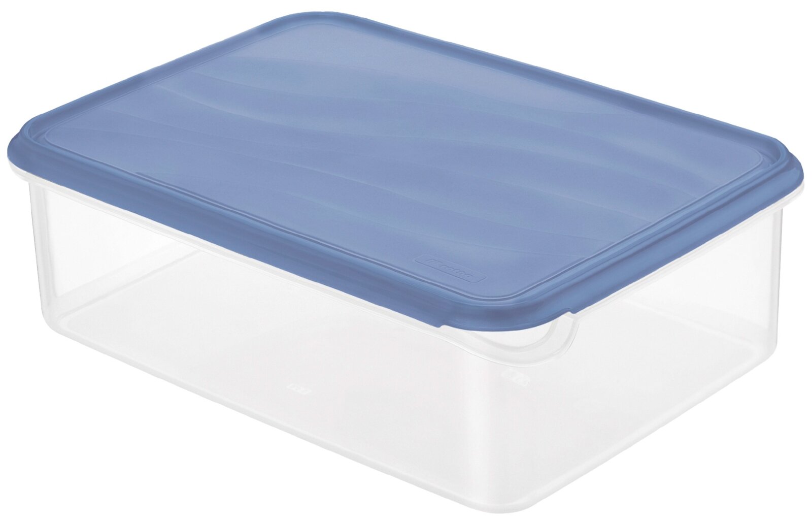 Transparente rechteckige Kunststoff-Aufbewahrungsdose mit blauem Deckel, schräg von oben in 3/4-Perspektive fotografiert