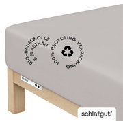 Hoeslaken XL 511 van biologisch katoen en elastaan, 100% gerecyclede verpakking, zijaanzicht van het bed.